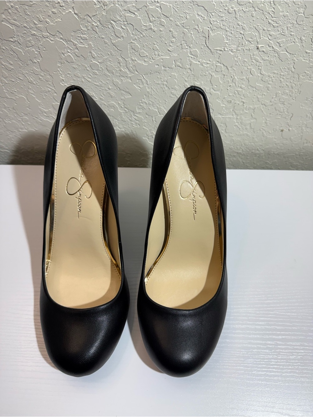 Jessica Simpson Black Round-Toe Pumps
